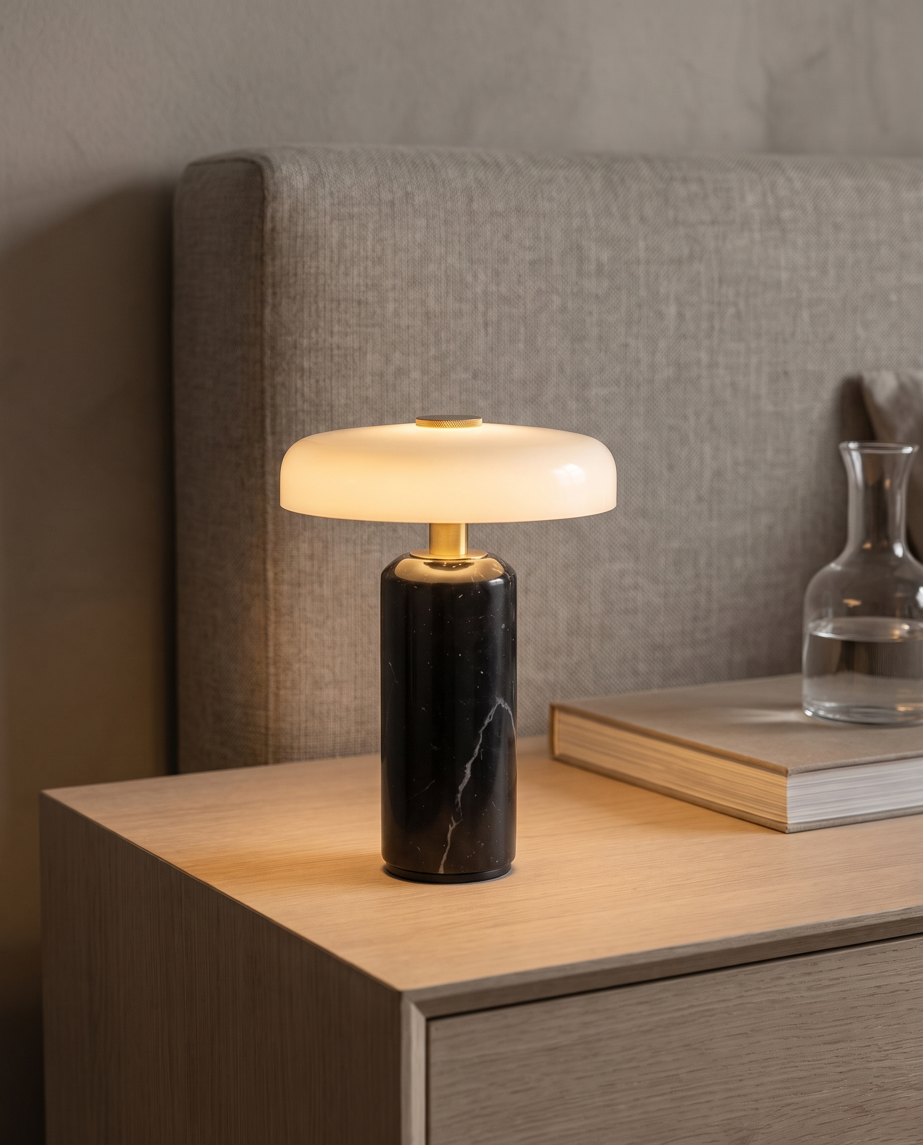 SÉLÈNE — Lampe à poser en marbre & verre opalin