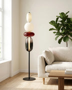 Murano, lampadaire en verre coloré, installé dans un salon | Maison Beaurel