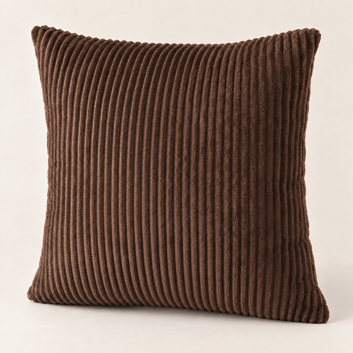 CANNELE — housse de coussin en velours côtelé à larges côtes, coloris Marron