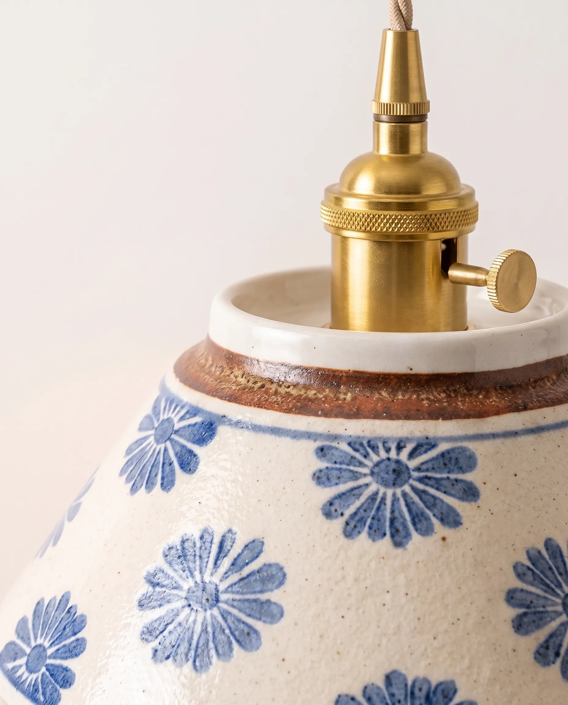 Nankin, suspension en céramique émaillée — gros plan sur les matériaux et finitions | Maison Beaurel