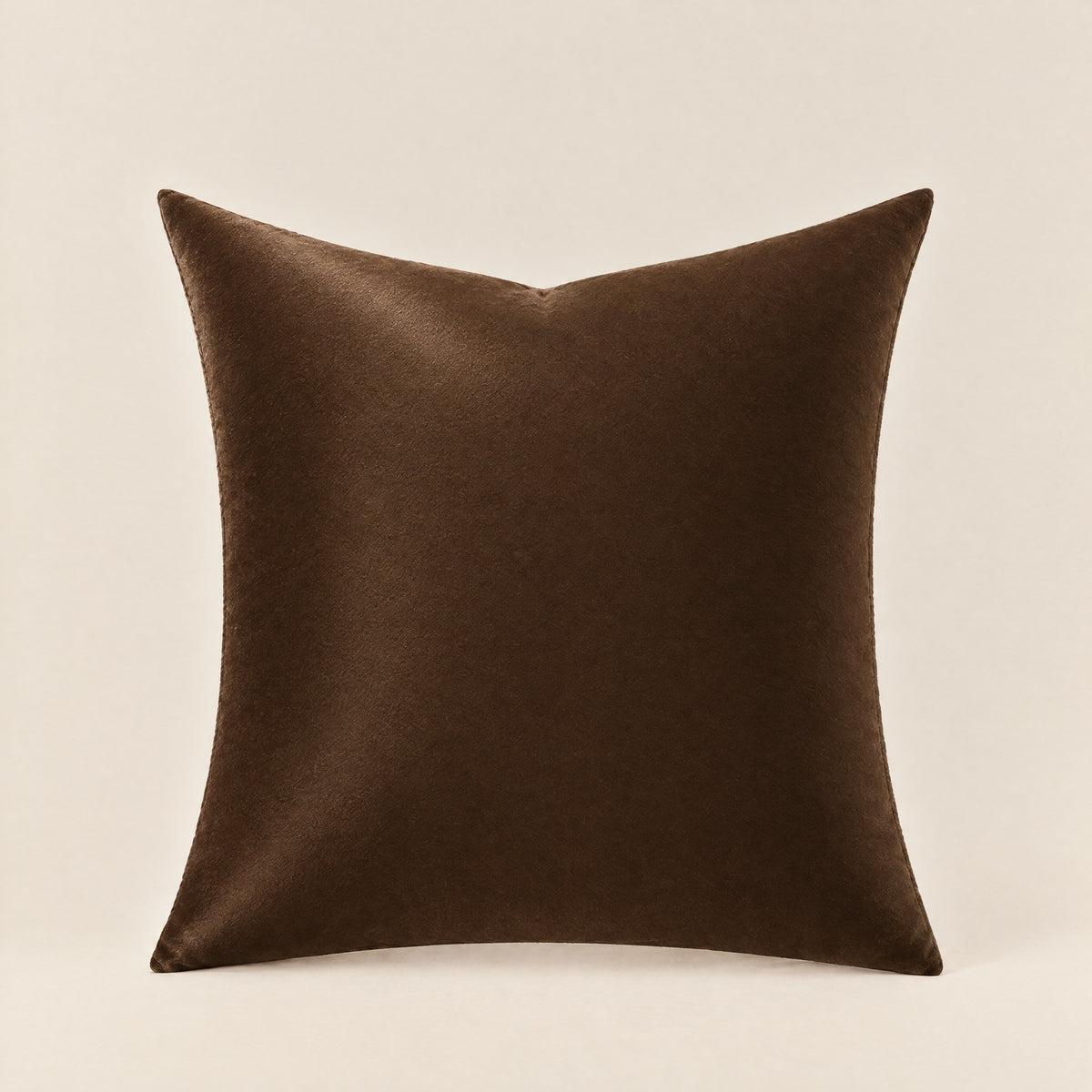 Housse de coussin en velours uni ÉMERAUDE, coloris marron, 45x45 cm