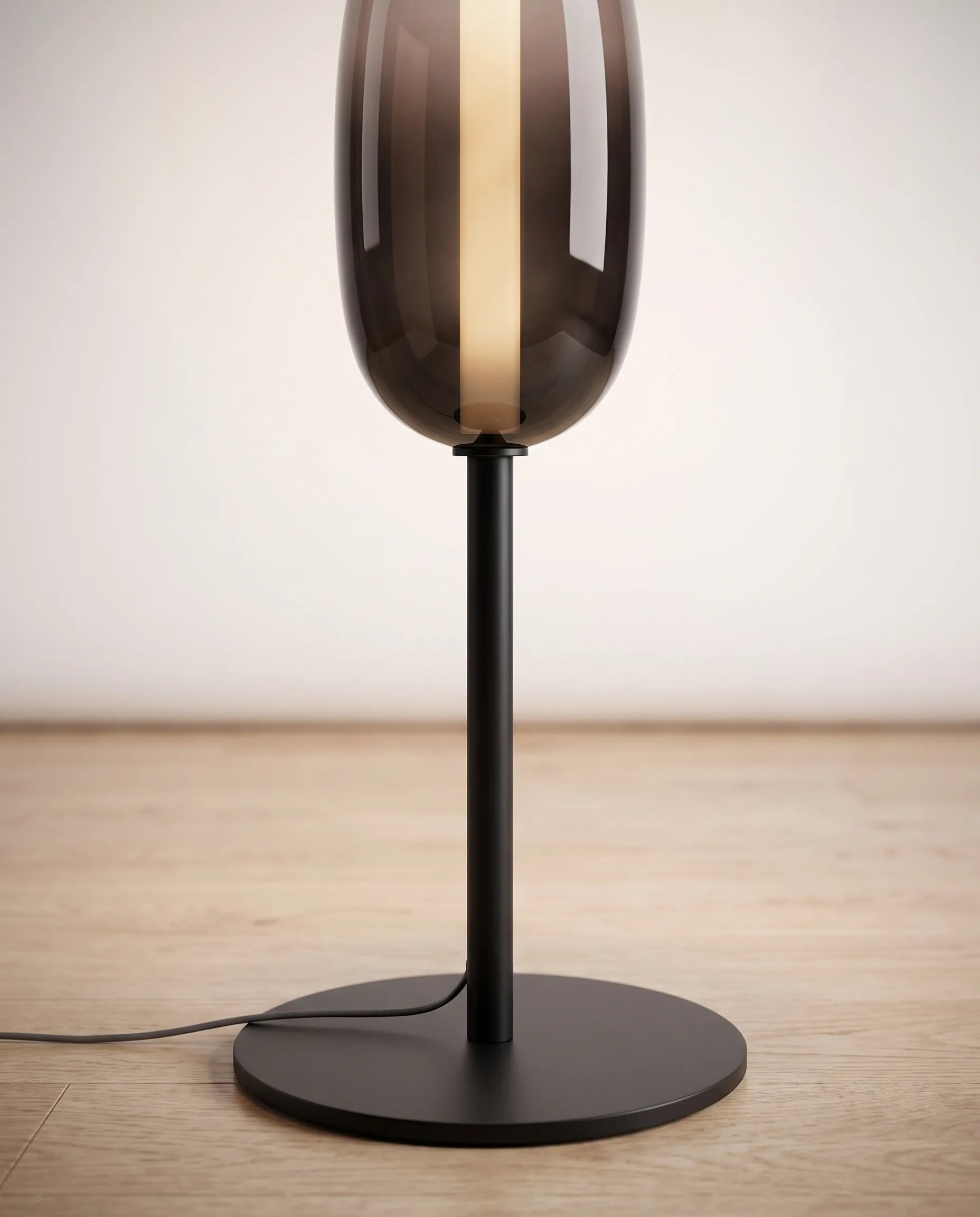 Murano, lampadaire en verre coloré — détail de fabrication | Maison Beaurel