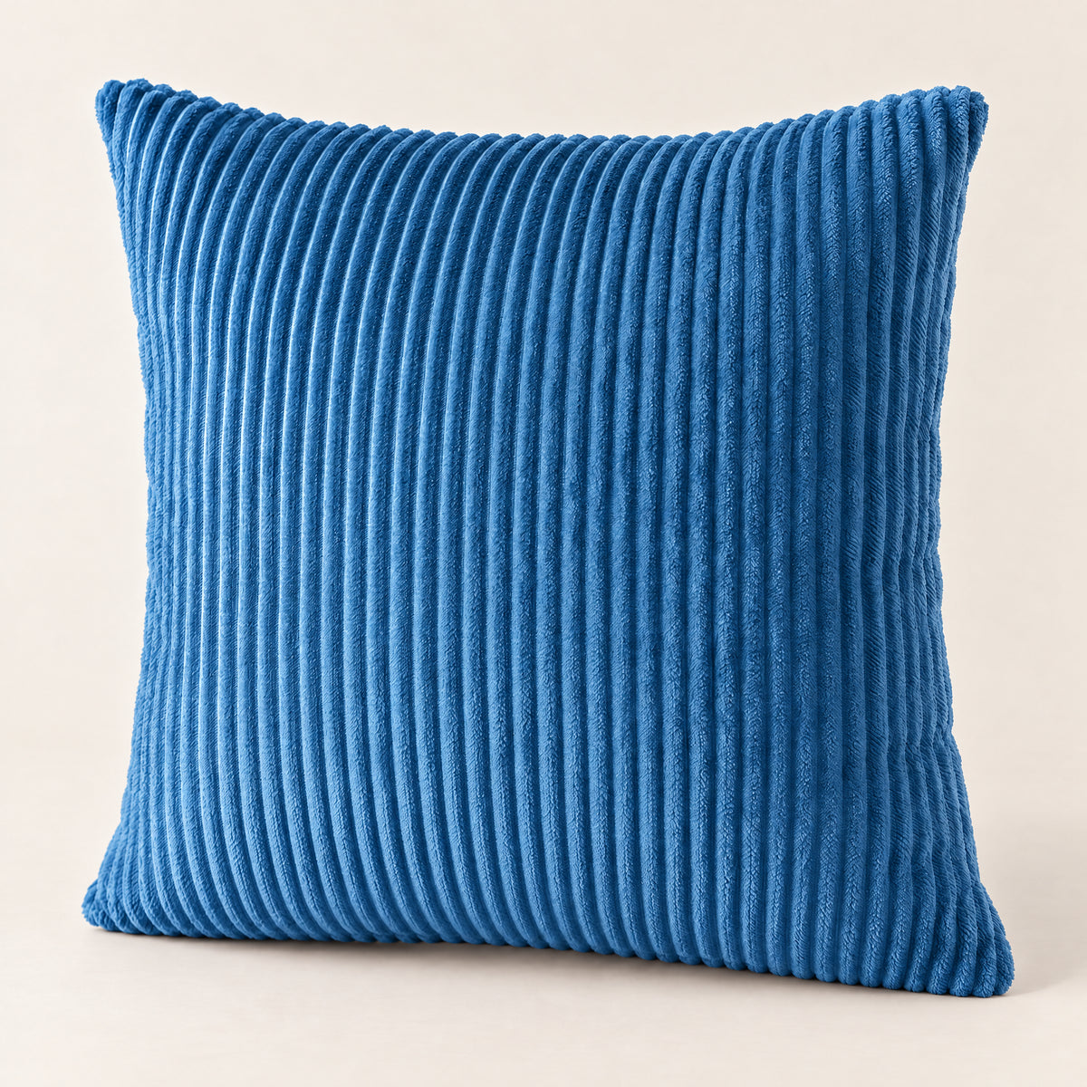 CANNELE — housse de coussin en velours côtelé à larges côtes, coloris Bleu jean