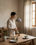 Pivoine, suspension en céramique dans un intérieur lumineux et épuré | Maison Beaurel