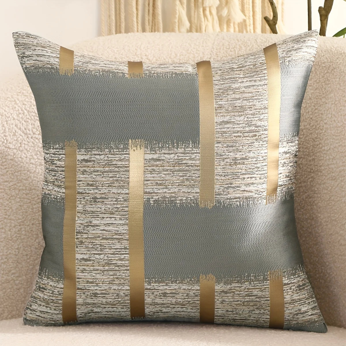 OPERA — Housse de coussin jacquard art déco gris et or, motif géométrique