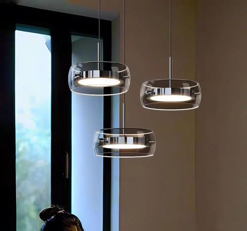 Suspension AURA en verre et laiton, lumière chaude, Lumora Paris