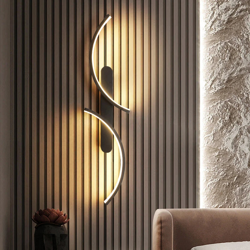 Applique HALO en ambiance salon, lumière indirecte, Lumora Paris