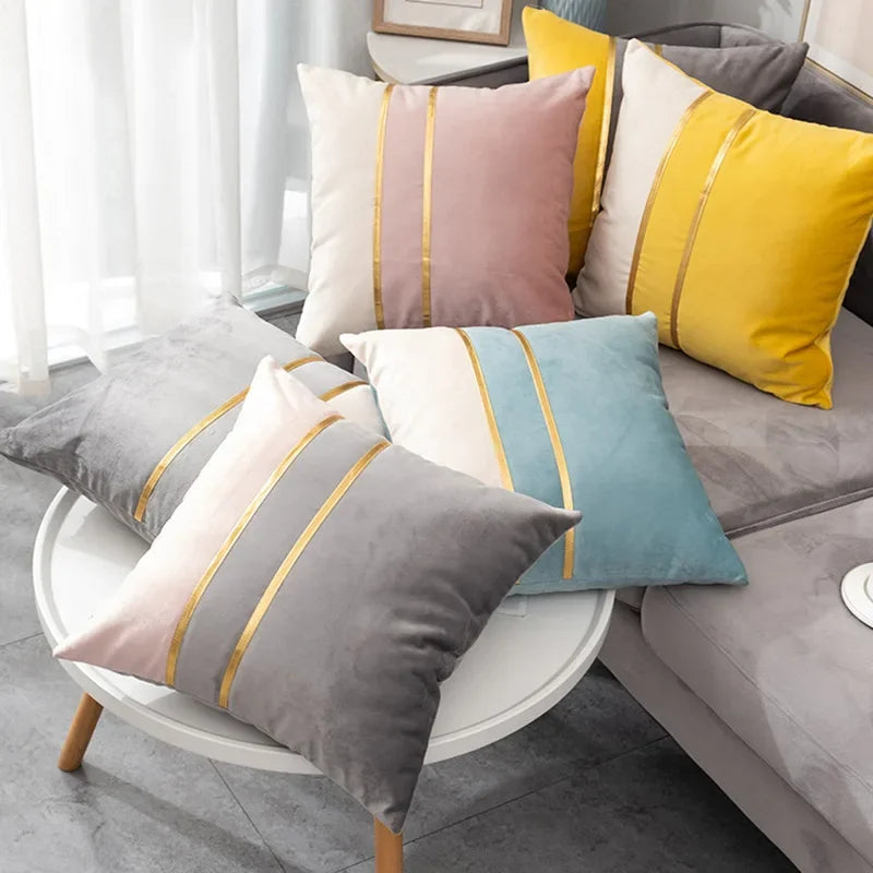 LISERE — Housse de coussin en velours à liserés dorés