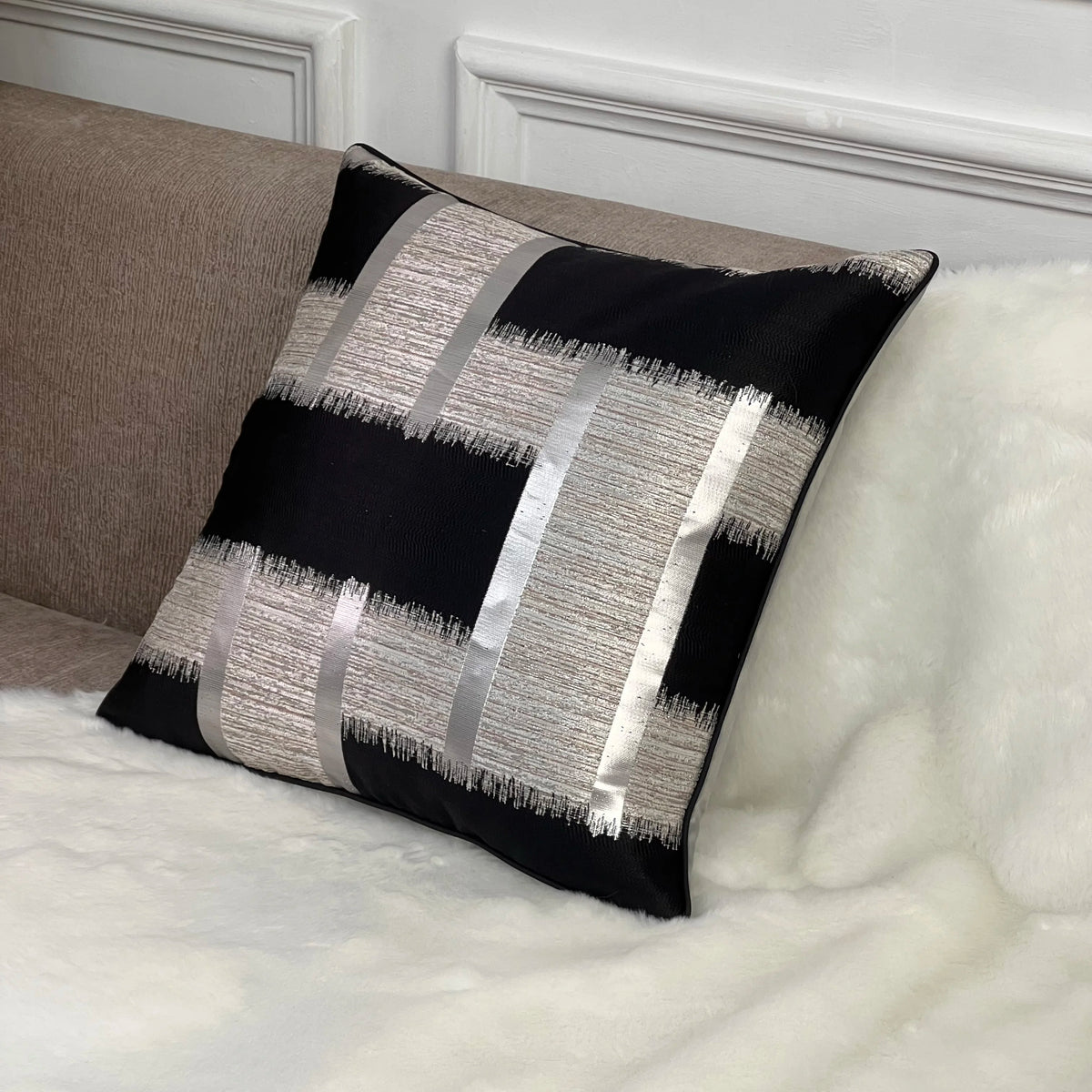 GATSBY — Housse de coussin art déco à rayures argentées, coloris Noir et argent