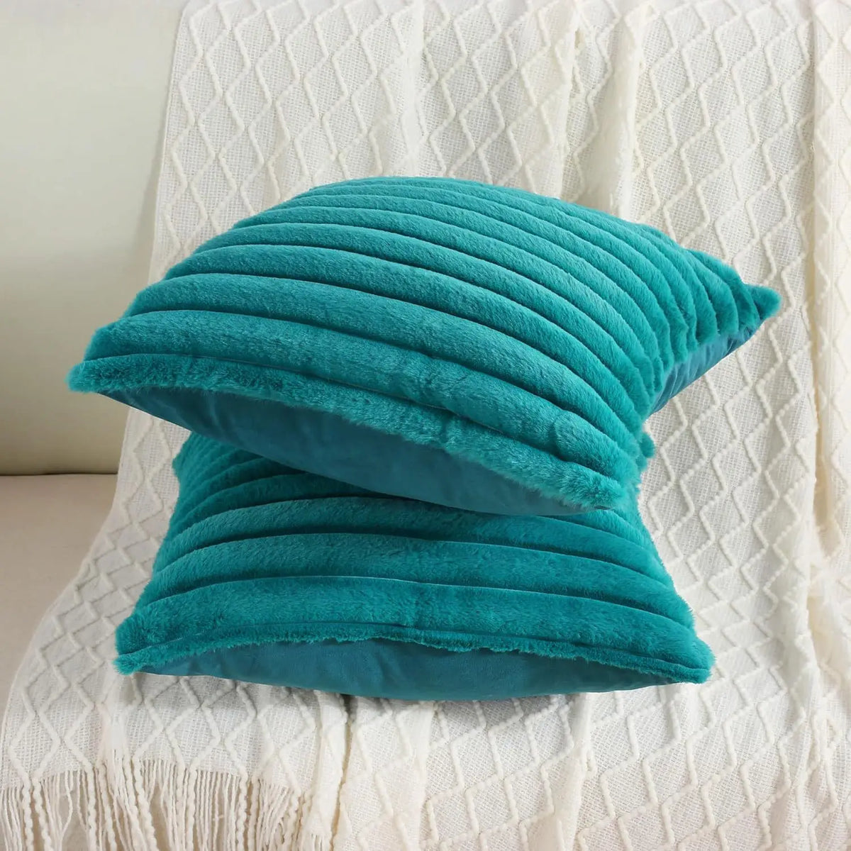 FLOCON — Housse de coussin en fausse fourrure, coloris Bleu paon