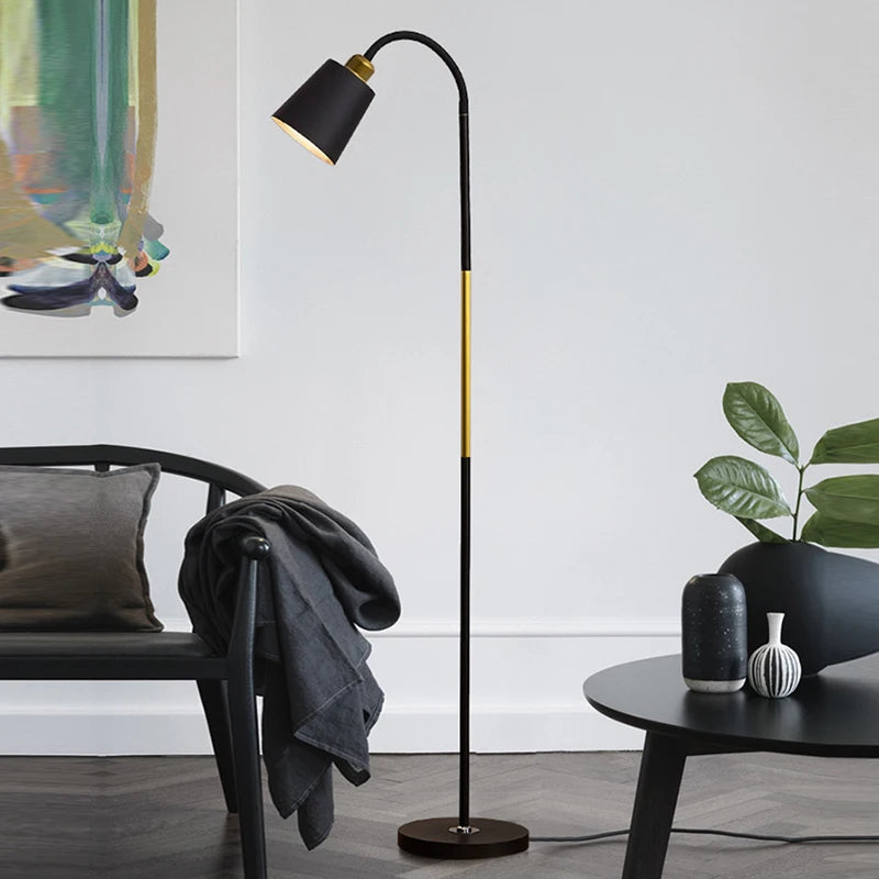 Lampadaire FORGE en fer forgé minimaliste, Lumora Paris