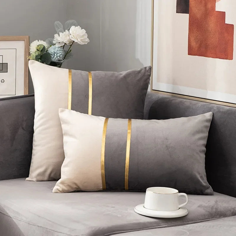 LISERE — Housse de coussin en velours à liserés dorés, coloris Crème et gris