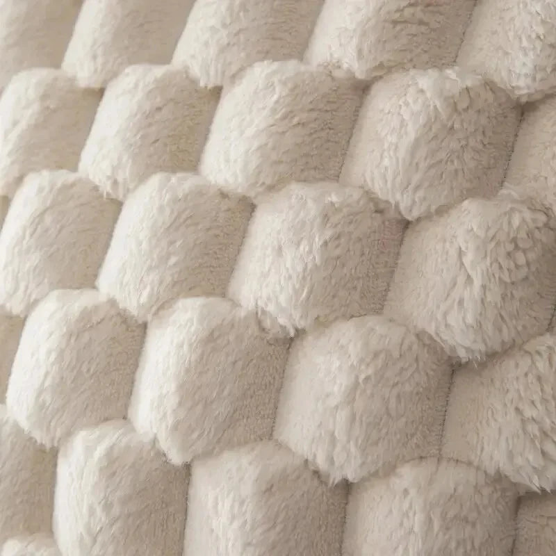 NEIGE — Gros plan sur la peluche douce à relief 3D, coloris Crème