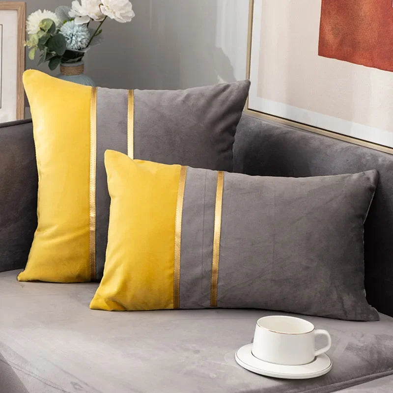 LISERE — Housse de coussin en velours à liserés dorés, coloris Jaune et gris