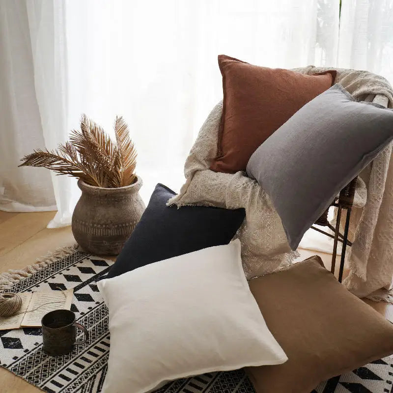 LINETTE — Housses de coussin en coton et lin, assortiment de coloris dans un salon