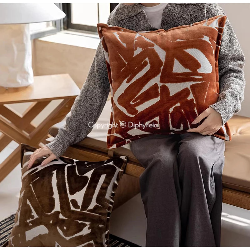 ARGILE — Housse de coussin en velours à motif géométrique terracotta, vue 2
