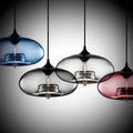 Suspension PRISME en verre coloré, Lumora Paris