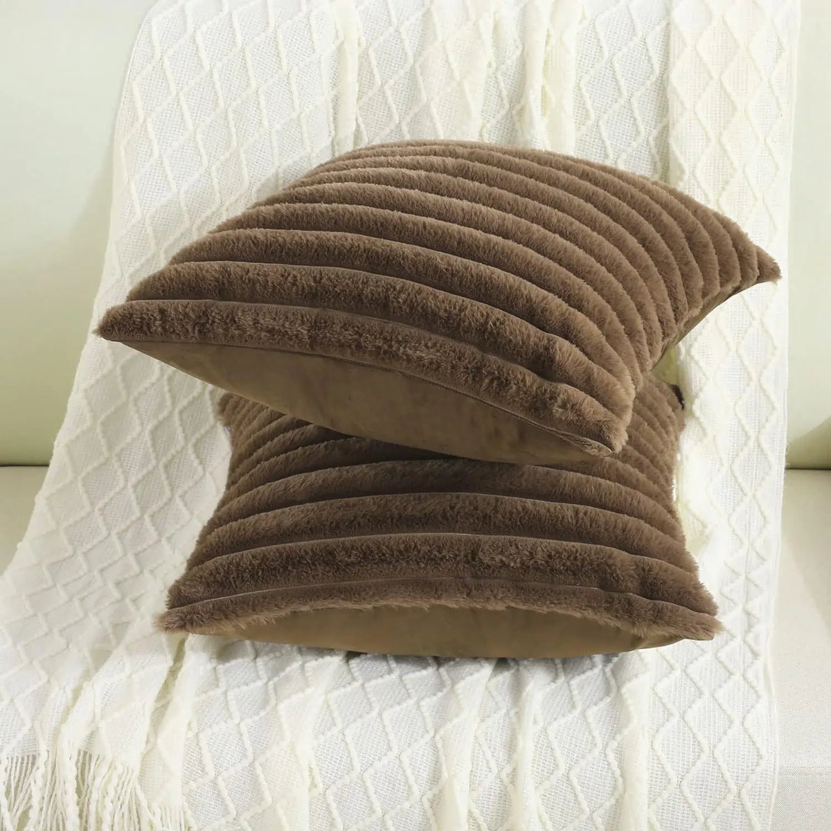 FLOCON — Housse de coussin en fausse fourrure, coloris Chocolat