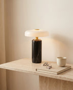 Sélène, lampe à poser en marbre et verre opalin — vue complémentaire | Maison Beaurel