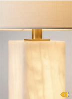 Opaline, lampe à poser en albâtre — mise en situation | Maison Beaurel
