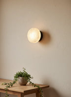 Orbe, applique murale en marbre — vue rapprochée | Maison Beaurel