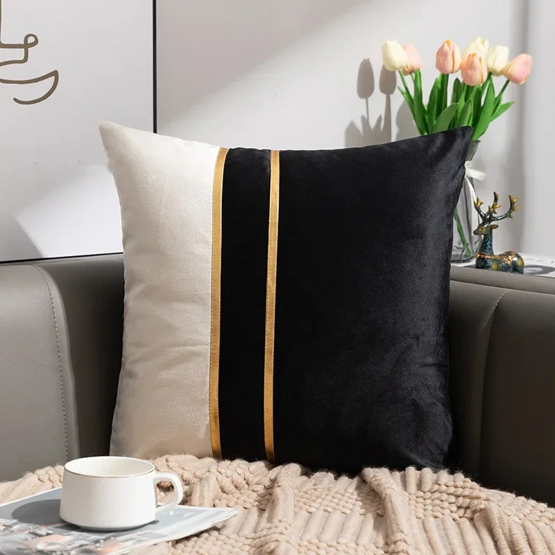 LISERE — Housse de coussin en velours à liserés dorés, coloris Crème et noir