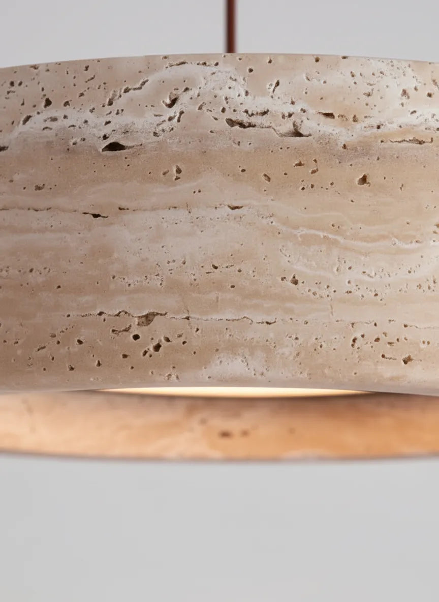 Ocre, suspension en travertin — vue d'ambiance | Maison Beaurel