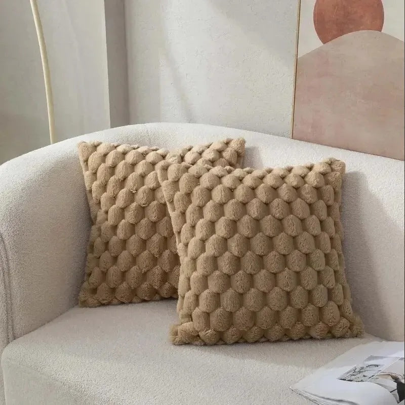 NEIGE — Deux housses de coussin en peluche douce à relief 3D, coloris Camel