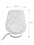 TAKÉ, lampe à poser en bambou tressé — schéma des dimensions : Ø 18 cm, hauteur 22 cm | Maison Beaurel
