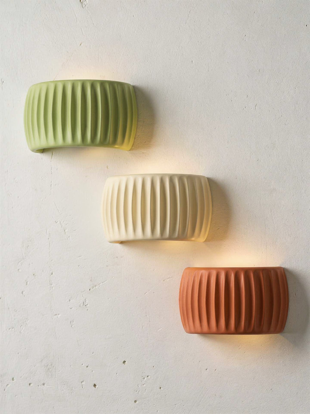 Applique murale ROSACE disponible en crème, vert sauge et orange terracotta