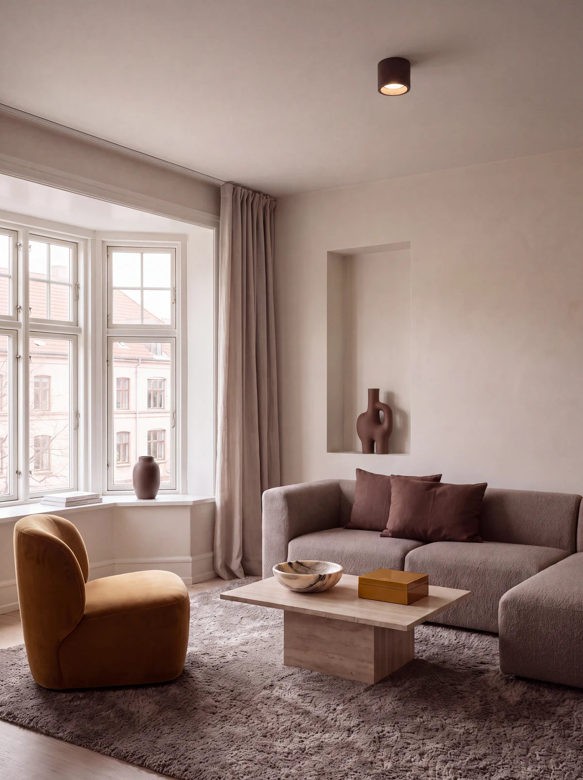 SILEX, plafonnier effet pierre — Noyer, salon lumière naturelle | Maison Beaurel