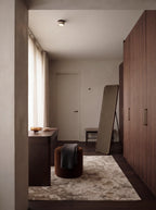 SILEX, plafonnier effet pierre — Noyer, dressing avec miroir | Maison Beaurel