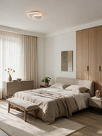 SPIRE, plafonnier LED, allumé dans une chambre cosy | Maison Beaurel