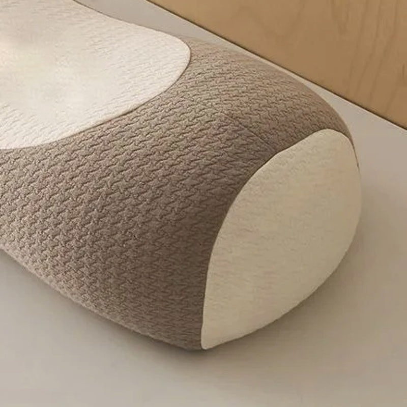SARRASIN — Gros plan sur le tissu texturé du traversin, coloris Café